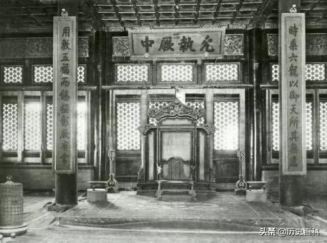 老照片：慈禧逃亡后，日本人拍下紫禁城原始照片，大家都被骗了！